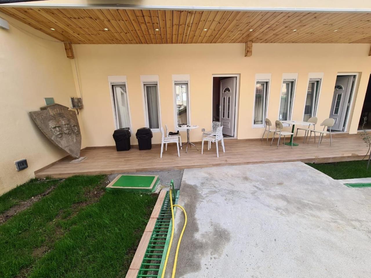 Tirana Center Apartaments Bagian luar foto